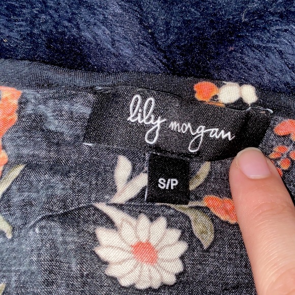 I am selling a romper - Picture 2 of 3